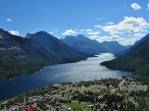 A cidade de Waterton, na beira do lago no parque de mesmo nome, em Alberta, no Canadá